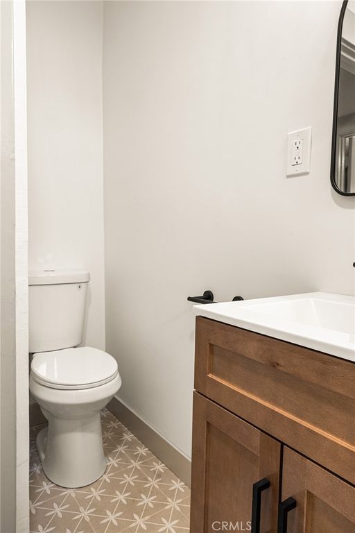 Image 36 of property listing at 1132 W 56th, Los Angeles, CA 90037