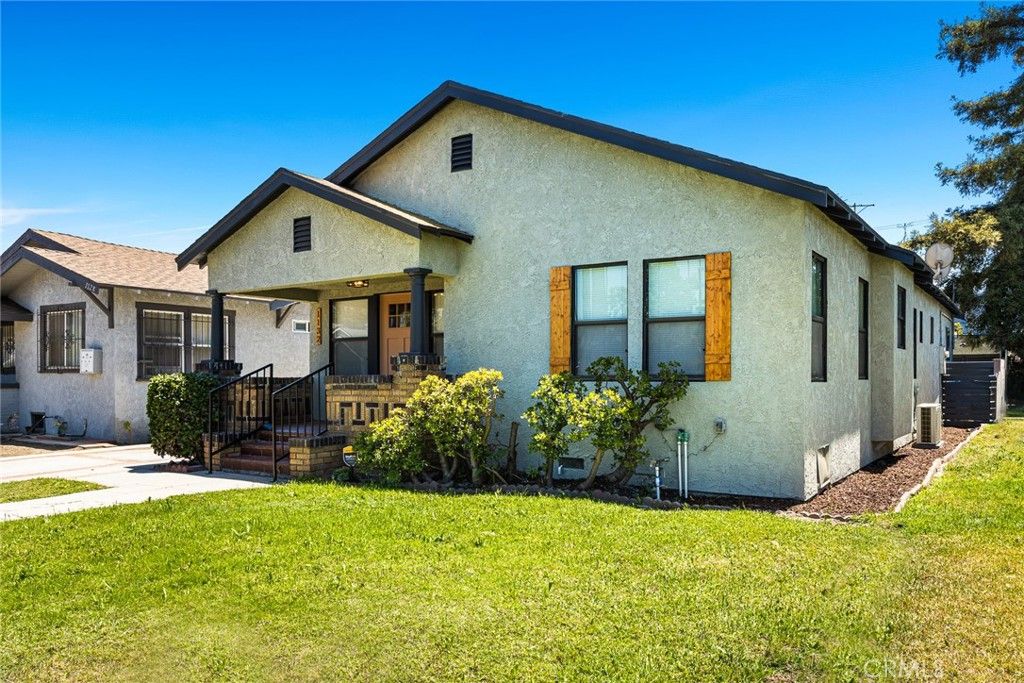 Image 40 of property listing at 1132 W 56th, Los Angeles, CA 90037