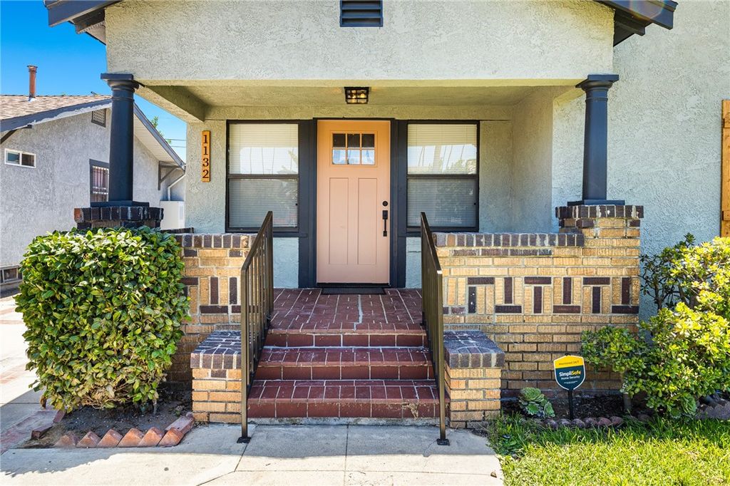 Image 41 of property listing at 1132 W 56th, Los Angeles, CA 90037