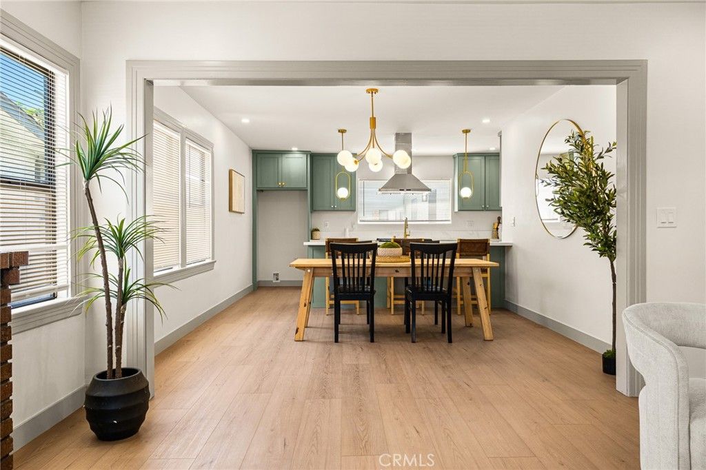 Image 5 of property listing at 1132 W 56th, Los Angeles, CA 90037