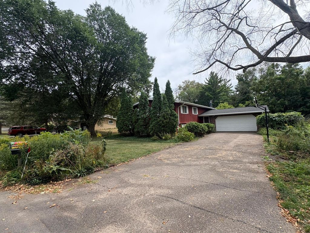 13515 Mayview Court, Minnetonka, MN 55345