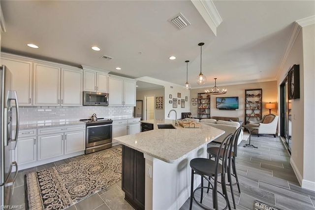 15145 Palmer Lake CIR 19-102, Naples, FL 34109