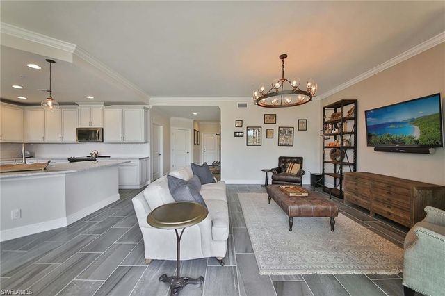 15145 Palmer Lake CIR 19-102, Naples, FL 34109