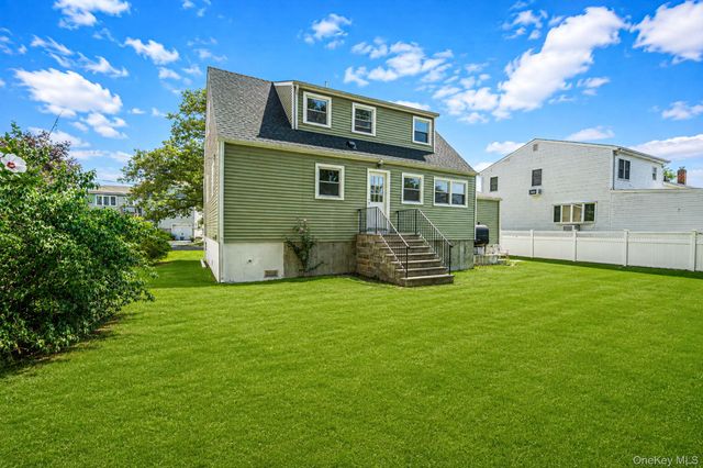 556 S Bayview Avenue, Freeport, NY 11520