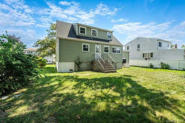 556 S Bayview Avenue, Freeport, NY 11520