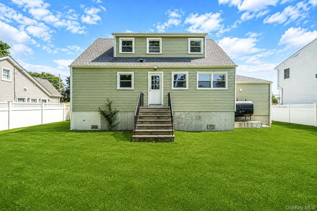 556 S Bayview Avenue, Freeport, NY 11520