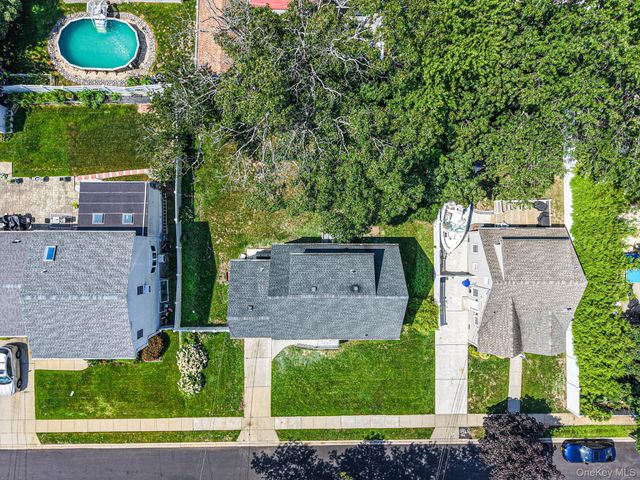 556 S Bayview Avenue, Freeport, NY 11520