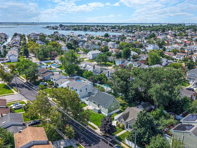 556 S Bayview Avenue, Freeport, NY 11520