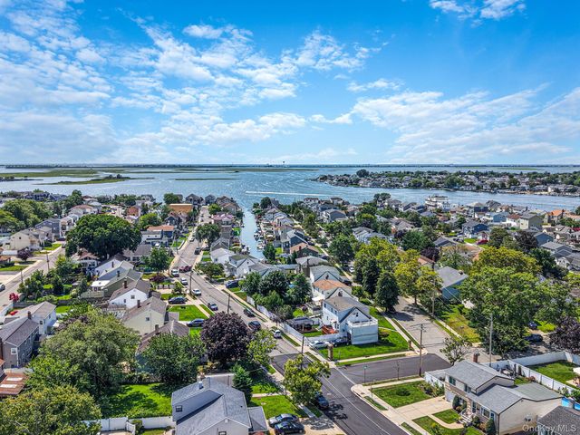556 S Bayview Avenue, Freeport, NY 11520