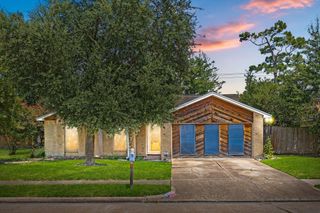 1346 Castle Glen Drive, Houston, TX 77015