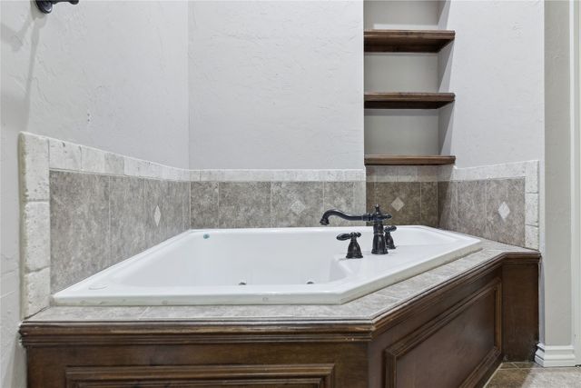 532 Conquistador Court, Edmond, OK 73025