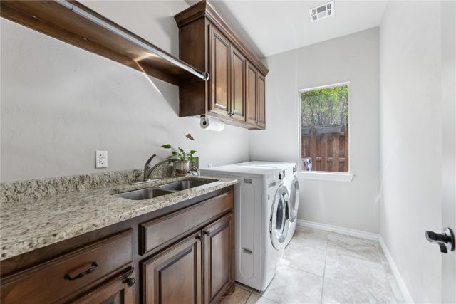 532 Conquistador Court, Edmond, OK 73025