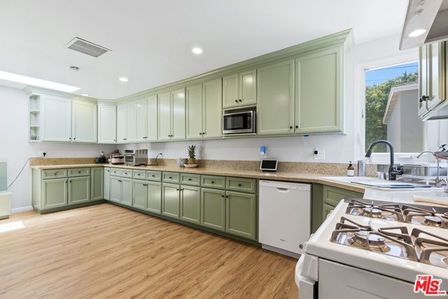 7501 Earldom Avenue, Playa Del Rey (los Angeles), CA 90293