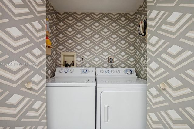 19707 Turnberry Way 14F, Aventura, FL 33180