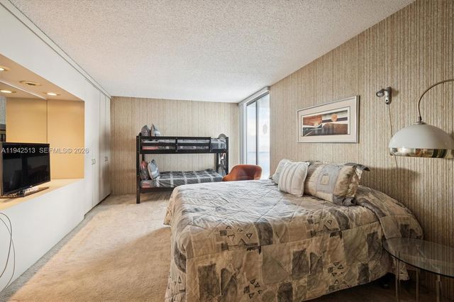 19707 Turnberry Way 14F, Aventura, FL 33180