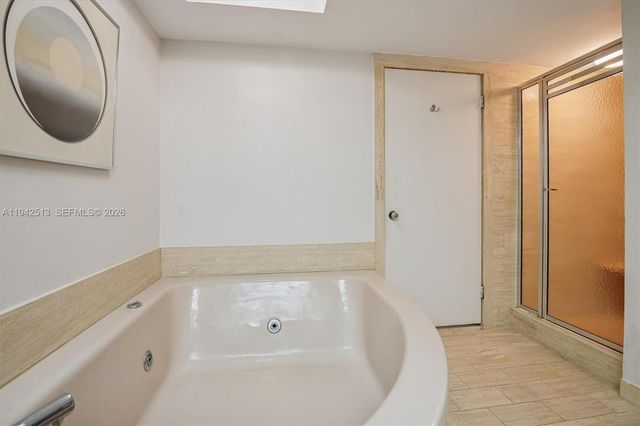 19707 Turnberry Way 14F, Aventura, FL 33180