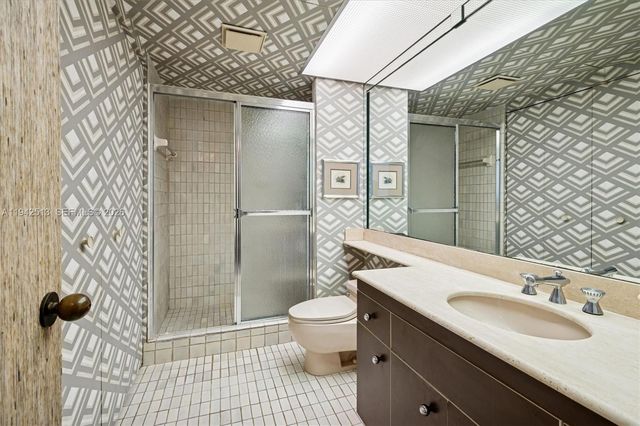 19707 Turnberry Way 14F, Aventura, FL 33180