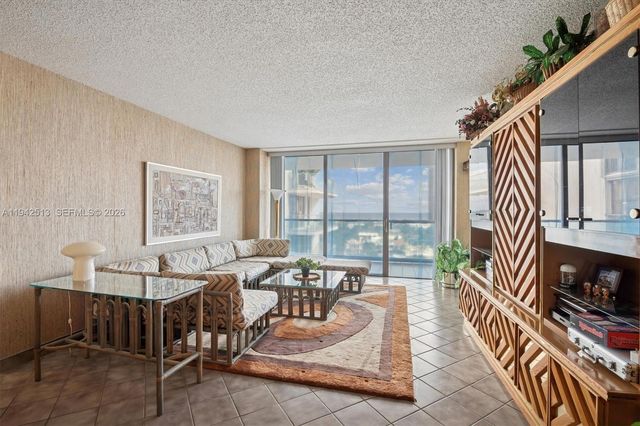 19707 Turnberry Way 14F, Aventura, FL 33180