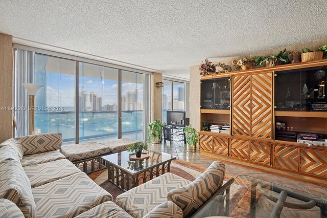 19707 Turnberry Way 14F, Aventura, FL 33180