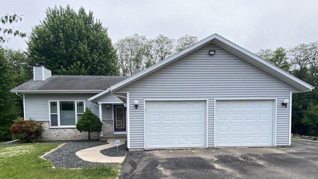 102 Dexter Drive, Cambria, WI 53923
