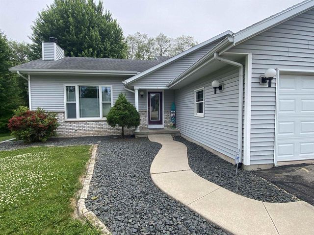 102 Dexter Drive, Cambria, WI 53923