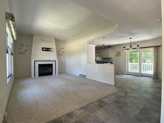 102 Dexter Drive, Cambria, WI 53923