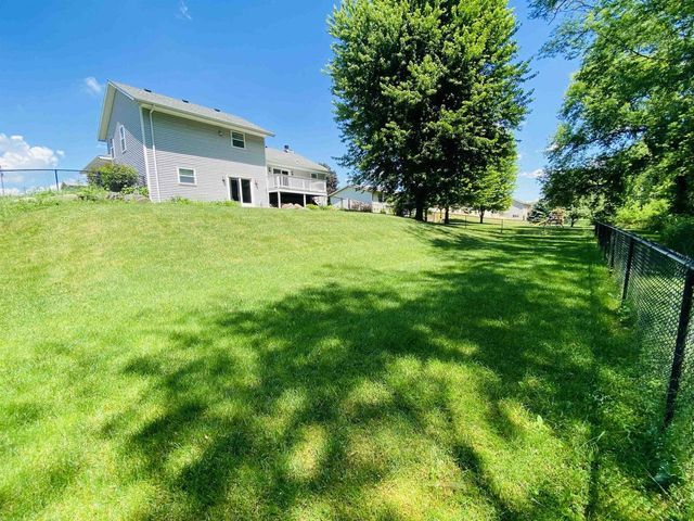 102 Dexter Drive, Cambria, WI 53923