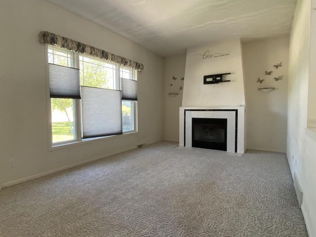 102 Dexter Drive, Cambria, WI 53923