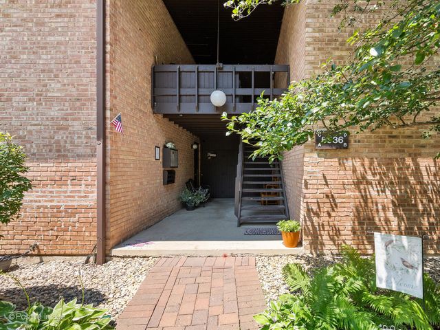 5536 E Lake Drive 68-C, Lisle, IL 60532