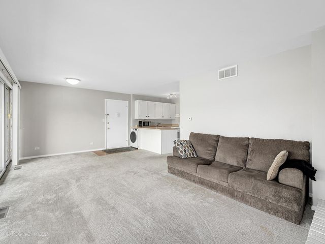 5536 E Lake Drive 68-C, Lisle, IL 60532