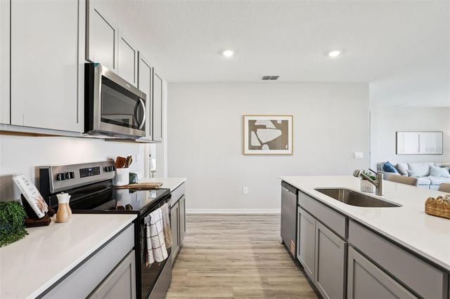 148 FLAG LILLY LANE, Umatilla, FL 32784