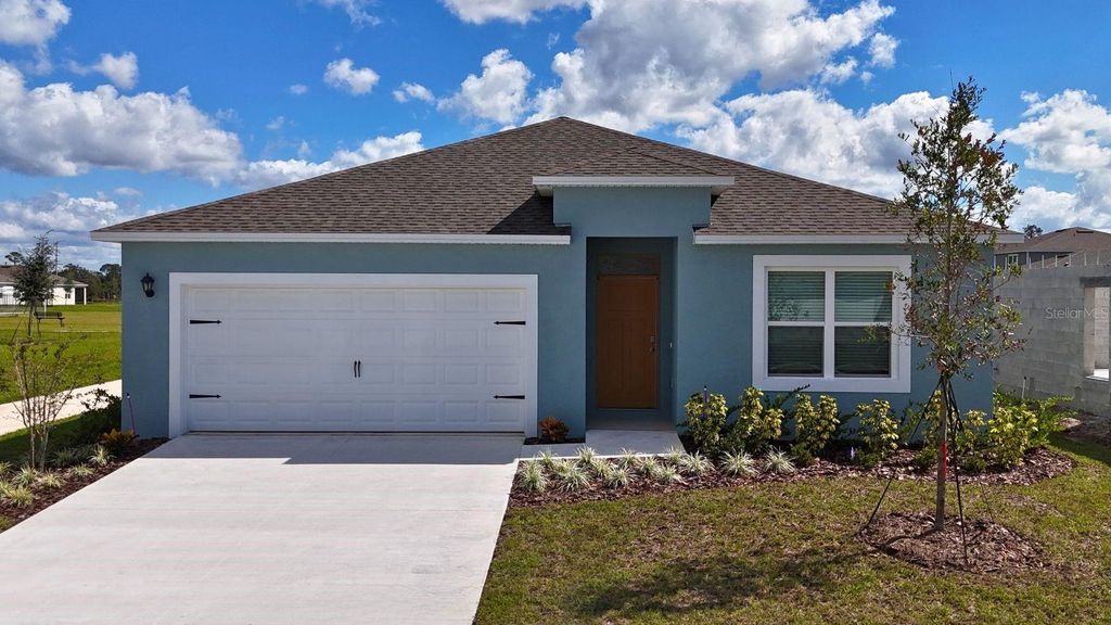148 FLAG LILLY LANE, Umatilla, FL 32784