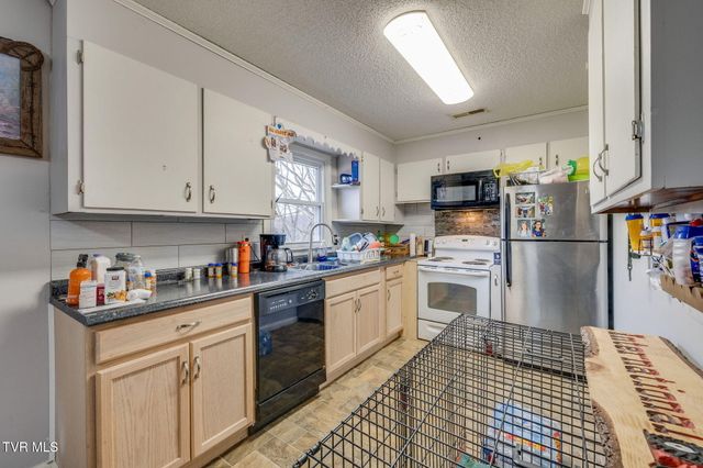 404 Pine Ridge Road, Bluff City, TN 37618