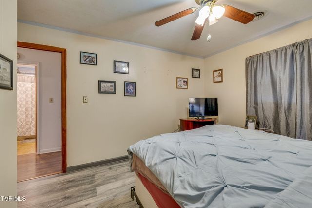 404 Pine Ridge Road, Bluff City, TN 37618