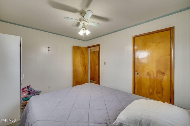 404 Pine Ridge Road, Bluff City, TN 37618