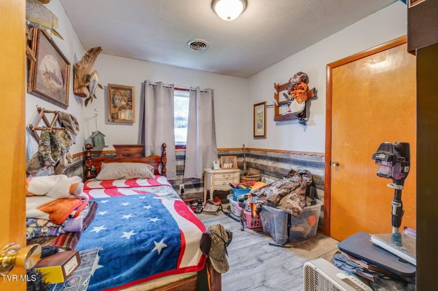 404 Pine Ridge Road, Bluff City, TN 37618