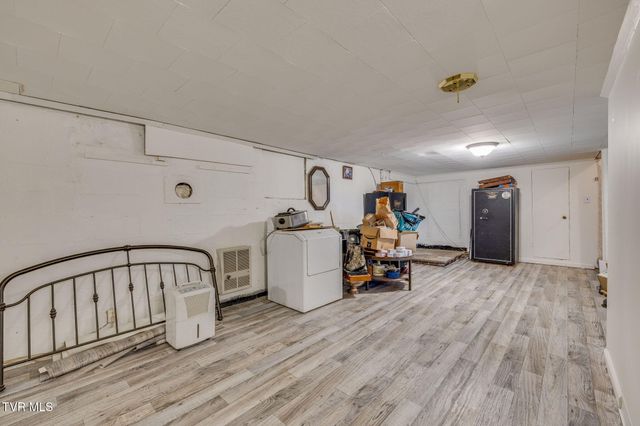 404 Pine Ridge Road, Bluff City, TN 37618