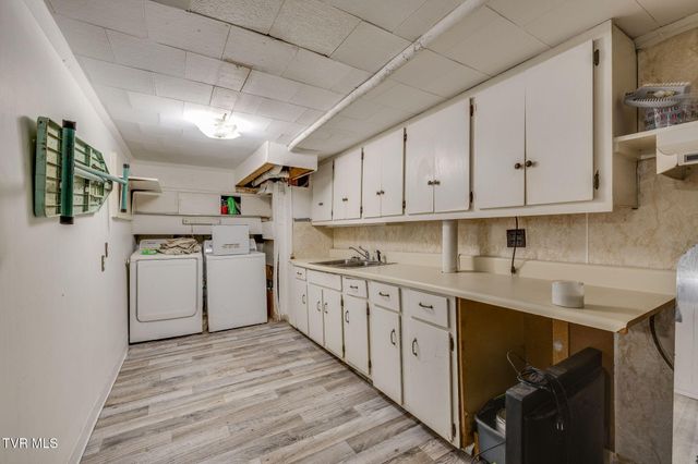 404 Pine Ridge Road, Bluff City, TN 37618