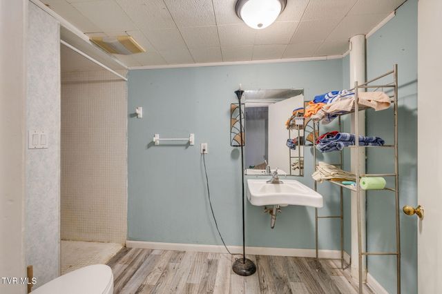 404 Pine Ridge Road, Bluff City, TN 37618