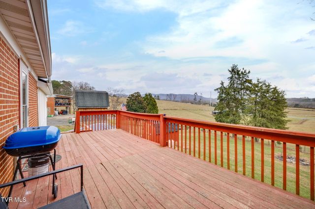 404 Pine Ridge Road, Bluff City, TN 37618
