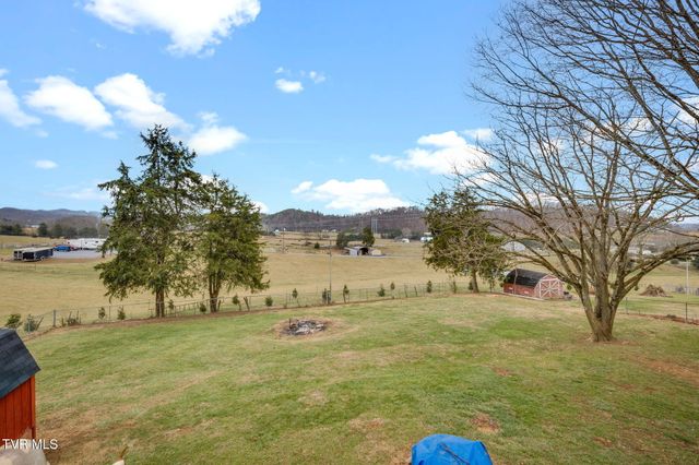 404 Pine Ridge Road, Bluff City, TN 37618