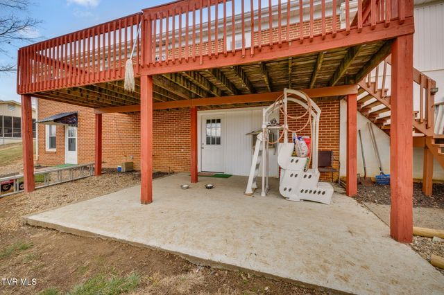 404 Pine Ridge Road, Bluff City, TN 37618