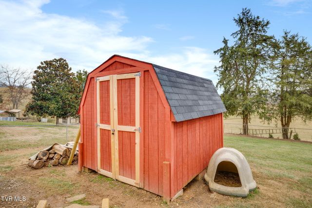 404 Pine Ridge Road, Bluff City, TN 37618