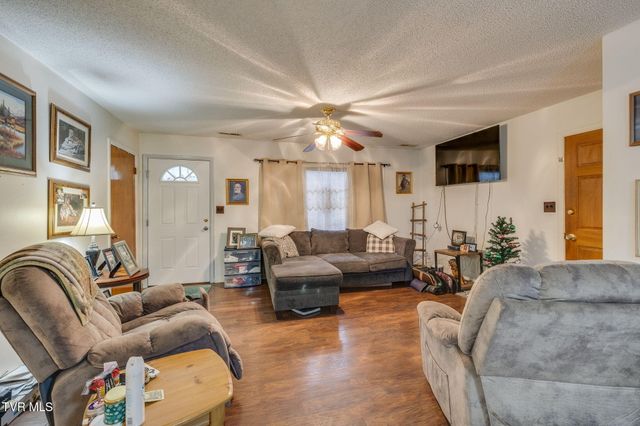 404 Pine Ridge Road, Bluff City, TN 37618