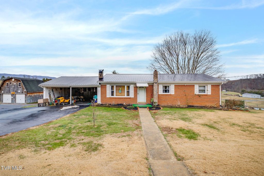 404 Pine Ridge Road, Bluff City, TN 37618
