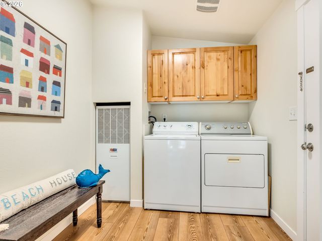 240 11TH Ave, Seaside, OR 97138