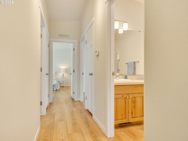 240 11TH Ave, Seaside, OR 97138