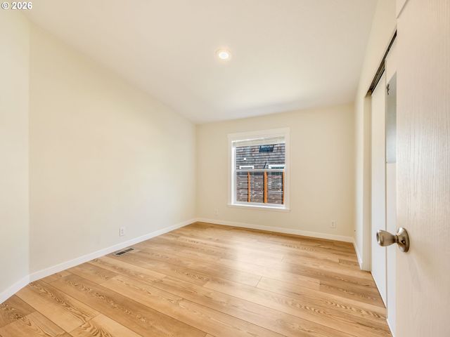 240 11TH Ave, Seaside, OR 97138