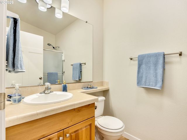240 11TH Ave, Seaside, OR 97138