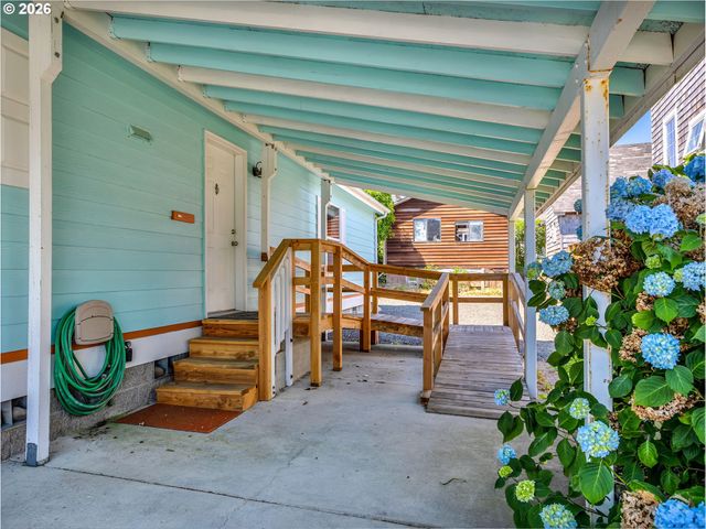 240 11TH Ave, Seaside, OR 97138